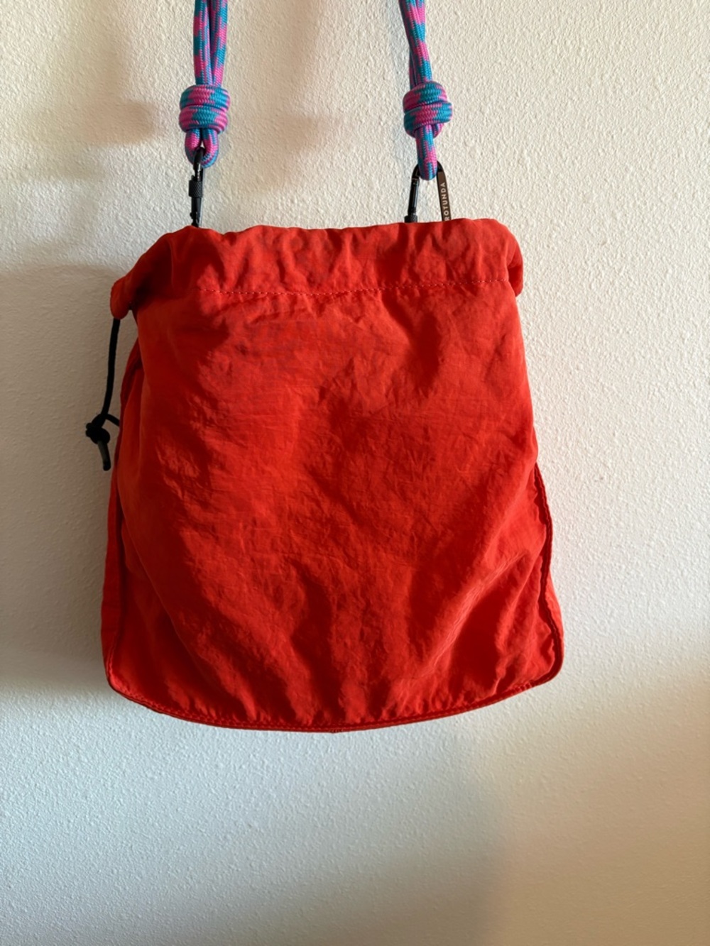 Red Drawstring Shoulder Bag with Tortoiseshell Chain and Colorful Strap - Picture 13 of 15
